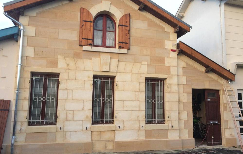 taille de pierres près de Marmande